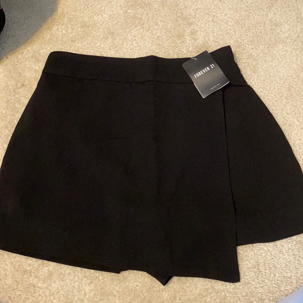 Forever 21 black skort size small